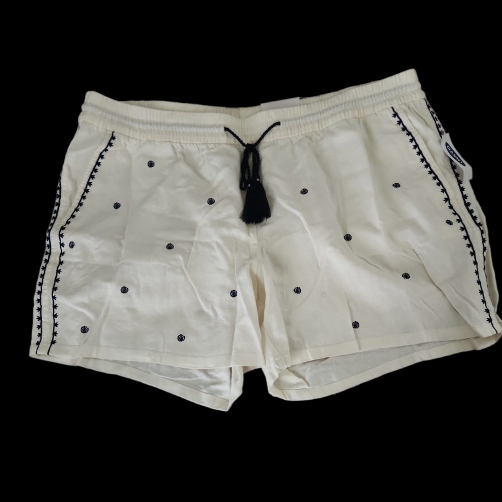 Women's Old Navy woven shorts, cream and Navy in color, Navy blue tassel